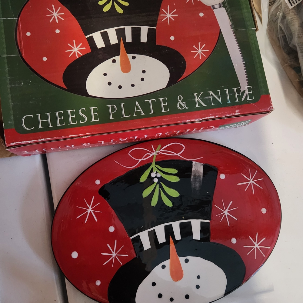 Festive Snowman Cheese Plate & Knife Set. W/ 4 App Plates & Gold Plate Stand